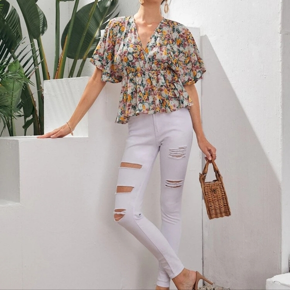 Women's Pull-On Distressed Denim Jeggings in White - Picture 5 of 10